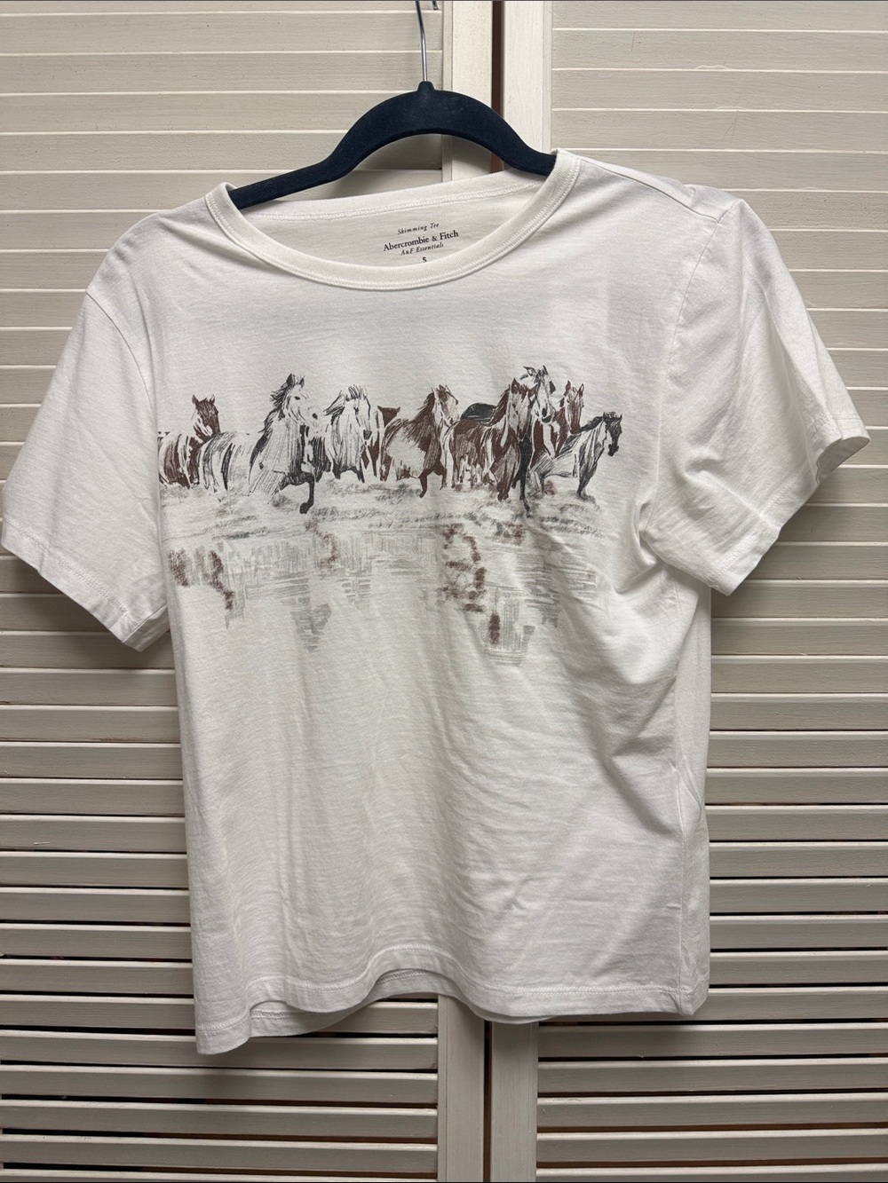 Abercrombie & Fitch White Crewneck Tee with Brown Horse Graphic